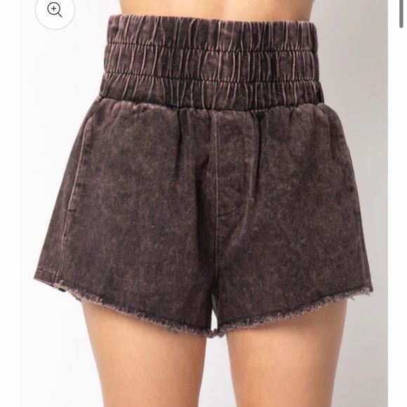 New In Acid Washed Raw Hem High Waisted Jean Shorts NWOT - Picture 4 of 4